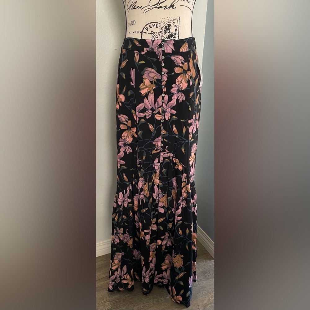 NWT Free People Lisa Crepe Floral Black Maxi Skirt-Size 6 - Picture 3 of 8